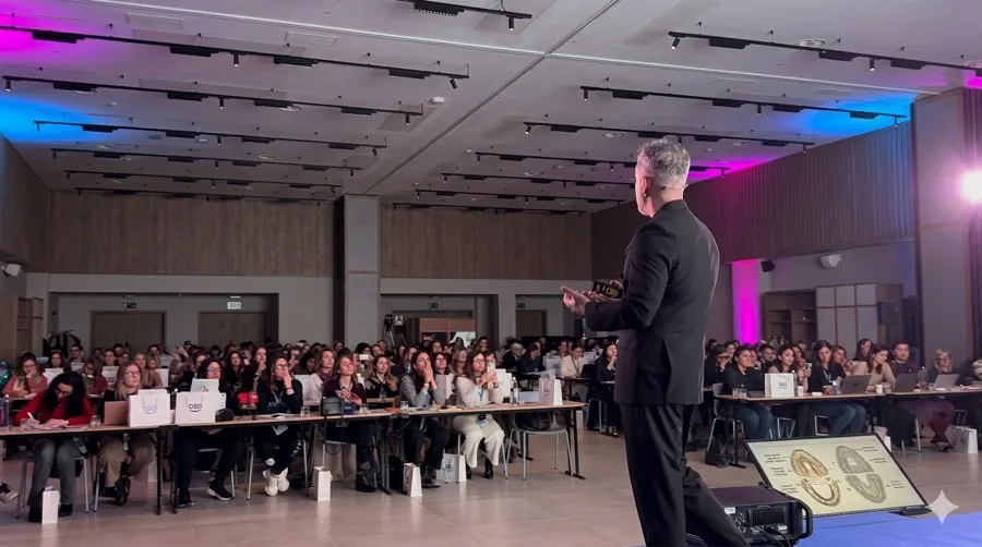 Dr. Javier Lozano presentando en congreso